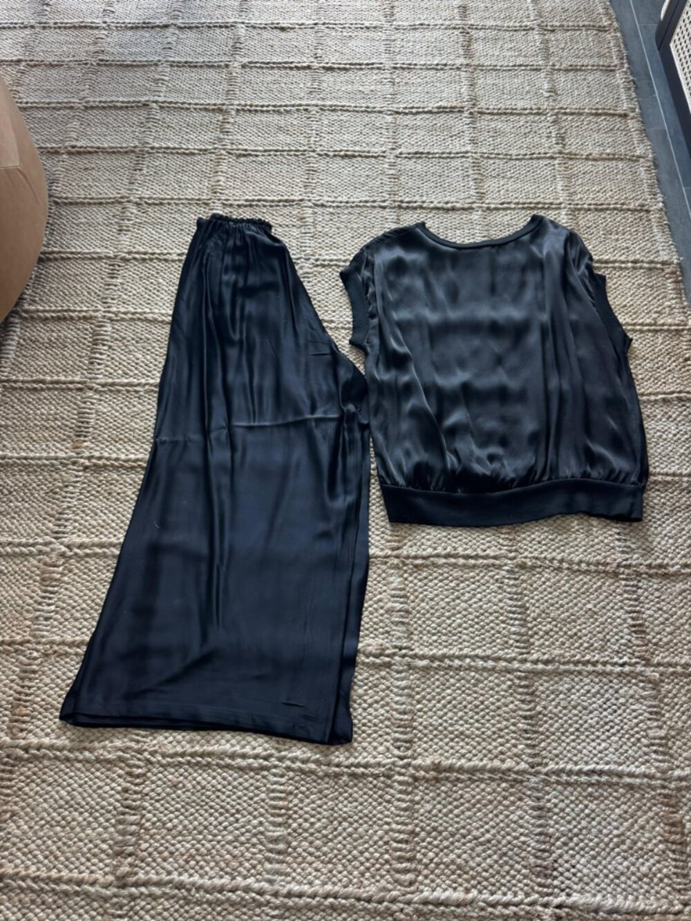 Italian Wide-Leg Pants & Top Set | Black | Minimalist Luxe - Picture 8 of 9